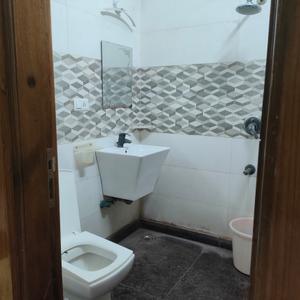 Bathroom Image of 1920 Sq.ft 3 BHK Apartment / Flat for rent in JM Park Sapphire, Vaishali Ghaziabad for Rs. 47500