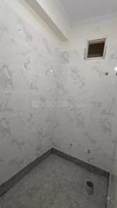 Bathroom Image of 650 Sq.ft 2 BHK Builder Floor for rent in Patparganj New Delhi for Rs. 20000