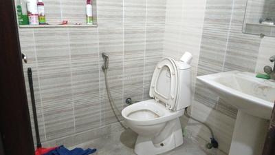 Bathroom Image of 900 Sq.ft 1 BHK Builder Floor for rent in Sector 31 Faridabad for Rs. 20000