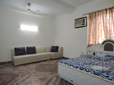 Bedroom Image of 1000 Sq.ft 2 BHK Apartment / Flat for rent in Rajpur Khurd Village New Delhi for Rs. 31000