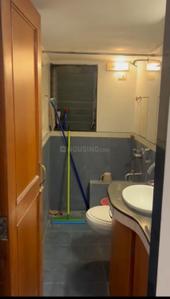 Bathroom Image of 950 Sq.ft 2 BHK Apartment / Flat for rent in Colaba Mumbai for Rs. 125000