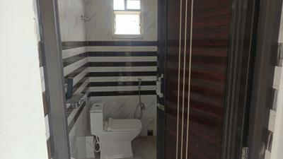 Bathroom Image of 700 Sq.ft 2 BHK Apartment / Flat for sale in Lake Town Kolkata for Rs. 4300000