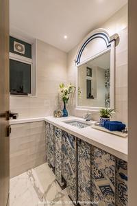 Bathroom Image of 5200 Sq.ft 8 BHK Apartment / Flat for sale in Andheri West Mumbai for Rs. 180000000