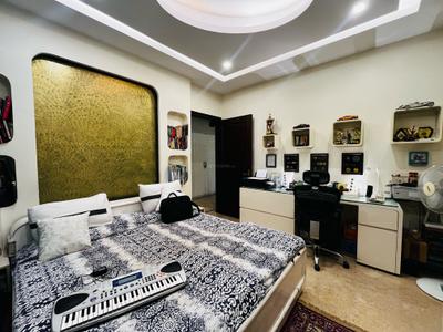 Bedroom Image of 2500 Sq.ft 3 BHK Builder Floor for sale in Greater Kailash New Delhi for Rs. 90000000