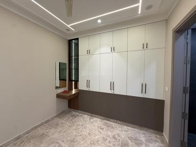 Bedroom Image of 1000 Sq.ft 2 BHK Builder Floor for sale in Janakpuri New Delhi for Rs. 14500000