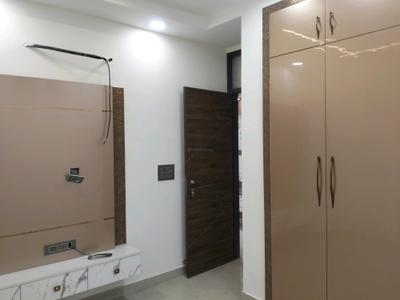 Bedroom Image of 1100 Sq.ft 3 BHK Apartment / Flat for sale in Shalimar Bagh New Delhi for Rs. 16000000