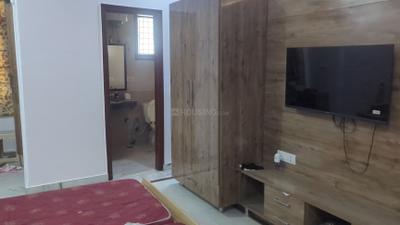 Bedroom Image of 1800 Sq.ft 3 BHK Builder Floor for rent in Naraina New Delhi for Rs. 65000