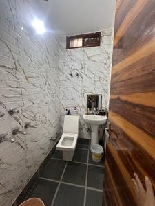 Bathroom Image of 2900 Sq.ft 3 BHK Apartment / Flat for sale in Central Park Flower Valley, Sector 33 Sohna for Rs. 32000000