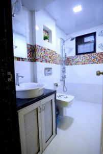 Bathroom Image of 1090 Sq.ft 2 BHK Apartment / Flat for rent in Sahjanand Riverview, Vadadla Bharuch for Rs. 12000