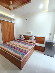 Bedroom Image of 1300 Sq.ft 2 BHK Apartment / Flat for rent in Vijay Nagar Indore for Rs. 23000
