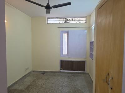 Bedroom Image of 1000 Sq.ft 2 BHK Builder Floor for rent in Safdarjung Enclave New Delhi for Rs. 38000