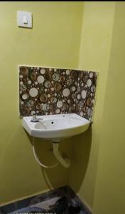 Bathroom Image of 600 Sq.ft 1 BHK Apartment / Flat for sale in Raycon Anvi Residency, Salcete Goa for Rs. 7500000