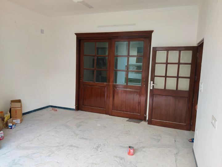 Living Room Image of 1350 Sq.ft 4 BHK Builder Floor for sale in Mayur Vihar Phase 1 New Delhi for Rs. 12000000