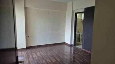 Bedroom Image of 1050 Sq.ft 2.5 BHK Apartment / Flat for rent in Sethi Max Royal, Sector 76 Noida for Rs. 28000