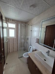 Bathroom Image of 1530 Sq.ft 3 BHK Apartment / Flat for sale in Central Park Aqua Front Towers, Sector 33 Sohna for Rs. 35200000
