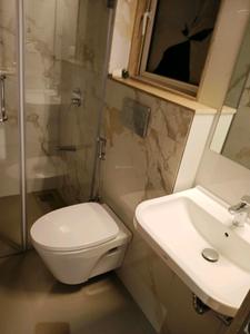 Bedroom Three Image of 1650 Sq.ft 3 BHK Apartment / Flat for sale in Cuffe Parade Mumbai for Rs. 105000000