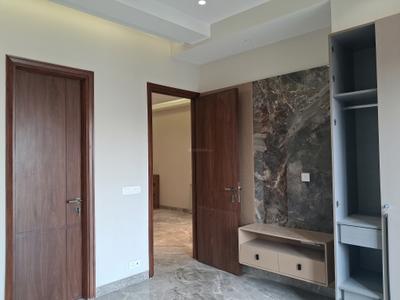 Bedroom Image of 1350 Sq.ft 3 BHK Builder Floor for sale in Paschim Vihar New Delhi for Rs. 31000000