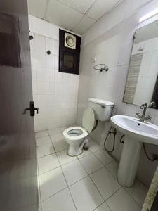 Bathroom Image of 1350 Sq.ft 3 BHK Apartment / Flat for rent in Mahagun Mosaic, Vaishali Ghaziabad for Rs. 35000