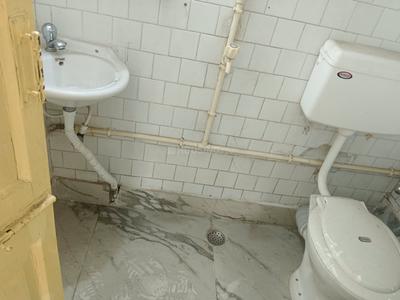 Bathroom Image of 984 Sq.ft 2 BHK Apartment / Flat for sale in Bangur Avenue Kolkata for Rs. 3300000