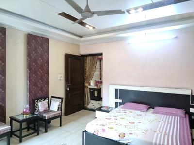 Bedroom Image of 4950 Sq.ft 4 BHK Apartment / Flat for sale in Parnami Associates Builder, Punjabi Bagh New Delhi for Rs. 65000000