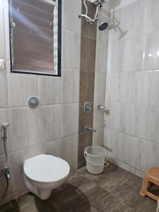 Common Bathroom Image of 950 Sq.ft 2 BHK Apartment / Flat for rent in VTP Purvanchal, Kesnand Pune for Rs. 24000
