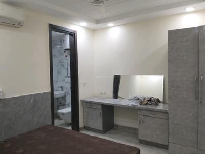 Bedroom Image of 800 Sq.ft 3 BHK Builder Floor for rent in Shalimar Bagh New Delhi for Rs. 38000