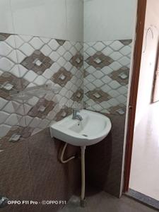 Bathroom Image of 400 Sq.ft 1 BHK Apartment / Flat for rent in Kartik Nagar Bengaluru for Rs. 15000