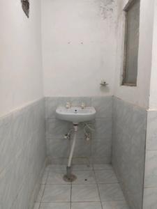 Common Bathroom Image of 1250 Sq.ft 3 BHK Apartment / Flat for sale in Paschim Vihar New Delhi for Rs. 12500000