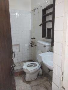Bathroom Image of 1450 Sq.ft 3 BHK Apartment / Flat for rent in DDA Flats Sarita Vihar, Sarita Vihar New Delhi for Rs. 52000