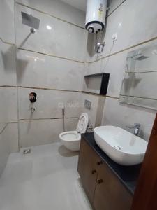 Bathroom Image of 900 Sq.ft 2 BHK Builder Floor for rent in Sector 46 Gurgaon for Rs. 47000
