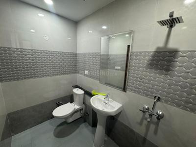Bathroom Image of 1900 Sq.ft 3 BHK Apartment / Flat for sale in  Chinar Homes, Kishanpura Zirakpur for Rs. 8500000