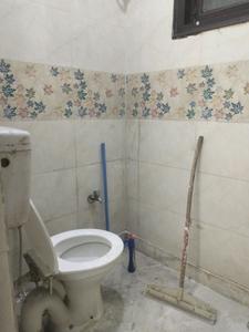 Common Bathroom Image of 450 Sq.ft 1 BHK Builder Floor for rent in Patparganj New Delhi for Rs. 14000