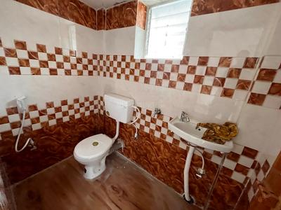 Bathroom Image of 903 Sq.ft 2 BHK Apartment / Flat for sale in Dhakuria Kolkata for Rs. 4600000