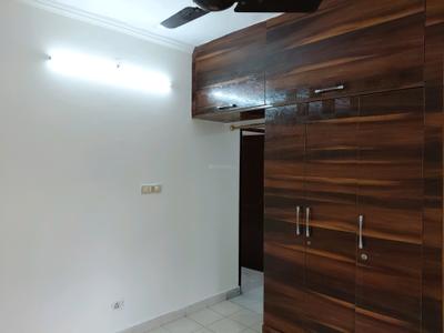 Bedroom Image of 1550 Sq.ft 3 BHK Apartment / Flat for rent in Sarita Vihar New Delhi for Rs. 45000
