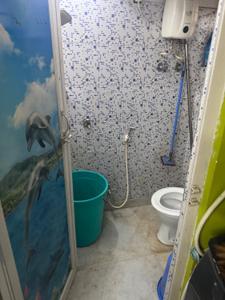 Bathroom Image of 550 Sq.ft 1 BHK Builder Floor for rent in Haltu Kolkata for Rs. 15000