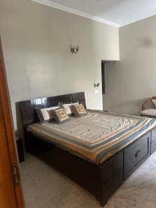 Bedroom Image of 3200 Sq.ft 3 BHK Builder Floor for rent in Sector 36 Chandigarh for Rs. 80000