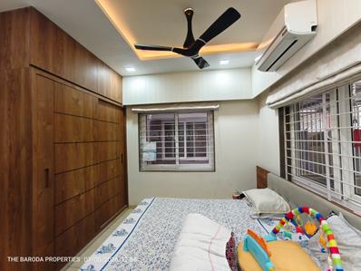 Bedroom Image of 2500 Sq.ft 5 BHK Apartment / Flat for sale in Darshanam Club Life, Undera Vadodara for Rs. 25000000