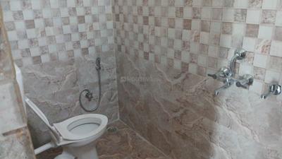 Bathroom Image of 750 Sq.ft 1 BHK Apartment / Flat for rent in Uattardhona Lucknow for Rs. 8000