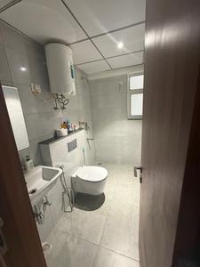 Bathroom Image of 875 Sq.ft 2 BHK Apartment / Flat for rent in Godrej The Suites, Jaypee Greens Greater Noida for Rs. 40000