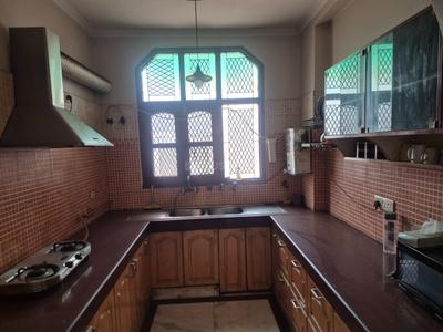 Kitchen Image of 2700 Sq.ft 3 BHK Builder Floor for rent in Sector 41 Noida for Rs. 38000