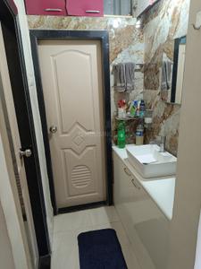 Bathroom Image of 580 Sq.ft 1 BHK Apartment / Flat for rent in Thane West Thane for Rs. 29000