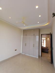 Bedroom Image of 3000 Sq.ft 4 BHK Builder Floor for rent in Sector 72 Noida for Rs. 70000