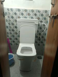 Common Bathroom Image of 170 Sq.ft 1 RK Independent House for rent in Keshav Nagar Pune for Rs. 10500