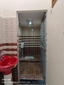 Bathroom Image of 700 Sq.ft 1 BHK Independent House for sale in Rajajipuram Lucknow for Rs. 3500000