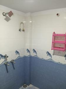 Bathroom Image of 1500 Sq.ft 2 BHK Builder Floor for rent in Gomti Nagar Lucknow for Rs. 15500