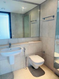 Bathroom Image of 3212 Sq.ft 4.5 BHK Apartment / Flat for sale in Panchshil Towers, Kharadi Pune for Rs. 43000000