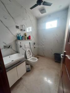 Bathroom Image of 1440 Sq.ft 3 BHK Builder Floor for rent in Mukherjee Apartment, Mukherjee Nagar New Delhi for Rs. 46000