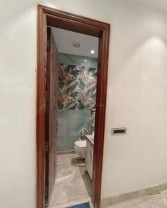 Image of 1980 Sq.ft 3 BHK Builder Floor for sale in Mansarover Garden, New Delhi for Rs. 42500000
