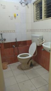 Bathroom Image of 850 Sq.ft 1 BHK Independent House for rent in Koramangala Bengaluru for Rs. 25000