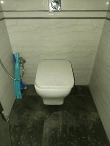Common Bathroom Image of 1000 Sq.ft 2 BHK Apartment / Flat for sale in Amanora Future Towers by Amanora Group, Hadapsar Pune for Rs. 12400000